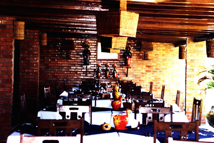 Restaurant2_gr.jpg